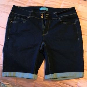 Rainbows women’s shorts size 3x